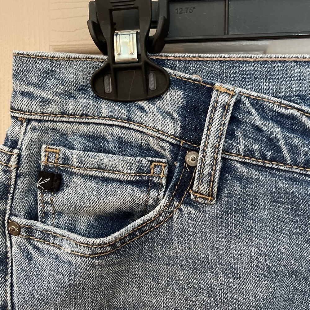 Kancan light wash mildly distressed straight leg 5 pocket jeans. Size 9/28. - Picture 2 of 8